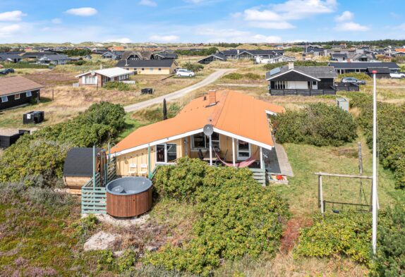 Sommerhus med vildmarksbad og udesauna nær stranden