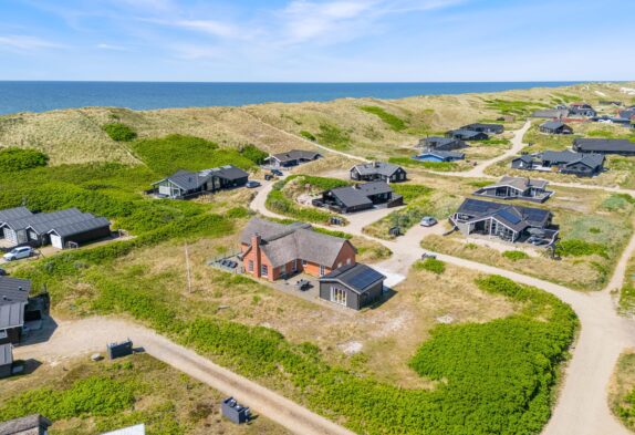 Energivenligt feriehus med billard og sauna kun 100m fra havet
