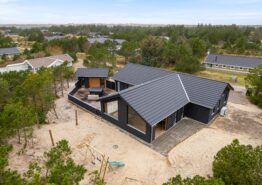 Ferienhaus mit Außenwhirlpool, Außensauna und Billardtisch. Kat. nr.:  B2512, Bjerregårdsvej 57;