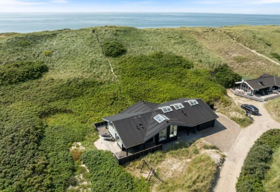 Strandnahes Ferienhaus mit Pool und Aktivitätsraum für 10 Personen