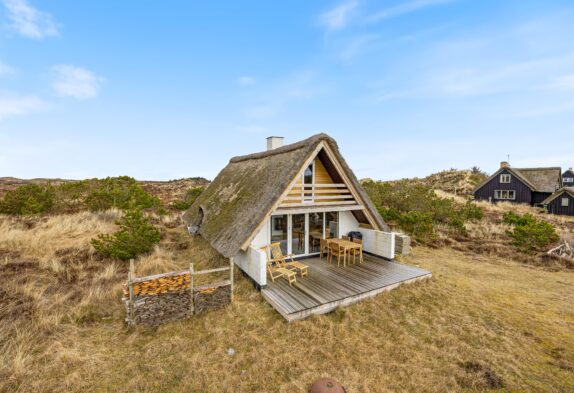 Hyggeligt sommerhus med ladestik i rolige omgivelser