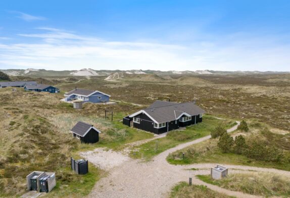 Skønt sommerhus med dejlig beliggenhed tæt ved strand