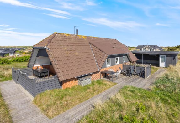Klassisk sommerhus med spabad og plads til 6 gæster