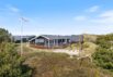 Lyst og rummeligt feriehus tæt på stranden (billede 1)