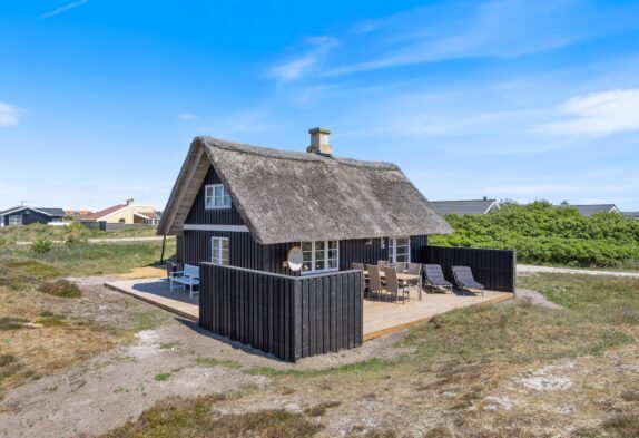 Charmerende strandnært sommerhus til 4 personer i Bjerregård