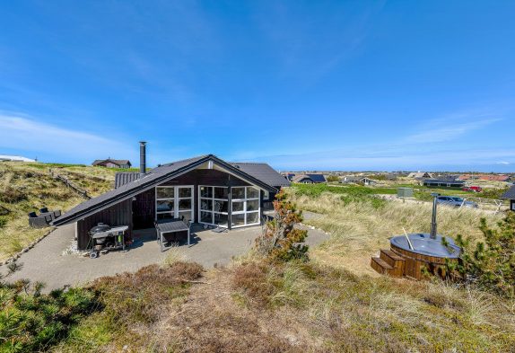 Ferienhaus mit Sauna auf geschütztem Dünengrundstück nur 200 Meter vom Strand entfernt