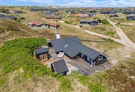 Strandnahes Ferienhaus in Bjerregård mit Außensauna