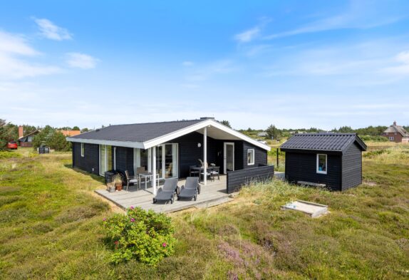 Skønt familievenligt sommerhus i Bjerregård med brændeovn