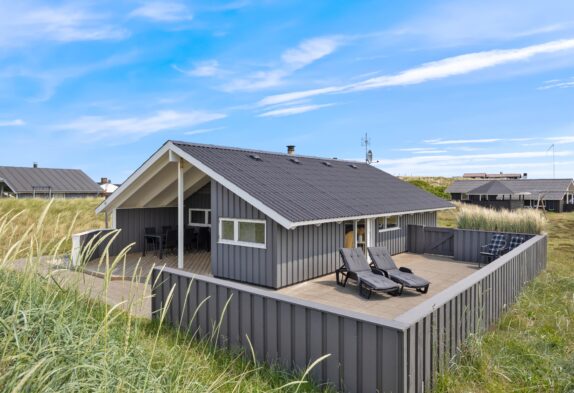 Sommerhus med spa og sauna i Bjerregård kun 100 meter fra havet