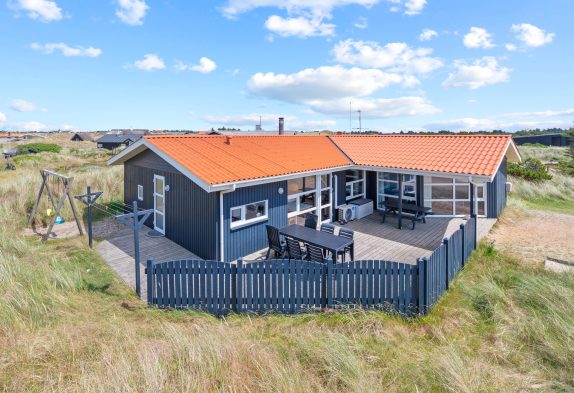 Modernes, strandnahes Poolhaus mit Sauna – mitten in der Natur