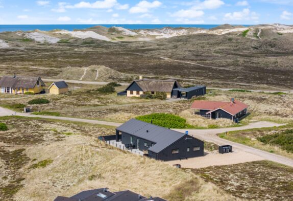 Strandnært sommerhus med sauna og spa til 6 personer