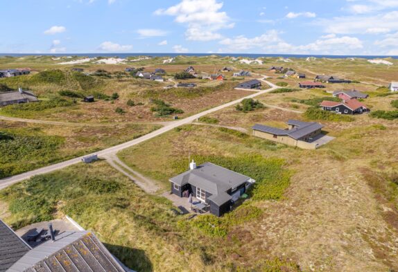 Strandnært sommerhus med brændeovn i Skodbjerge