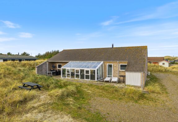Hyggeligt poolhus med udestue og sauna