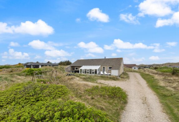 Hyggeligt poolhus med udestue og sauna