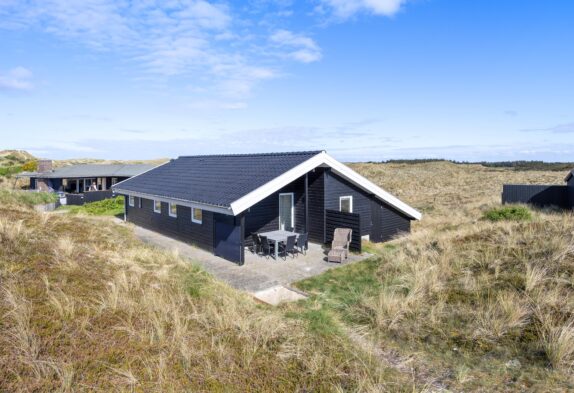Moderne sommerhus med spa og sauna i Haurvig