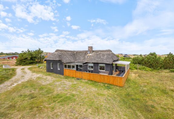 Stråtækt sommerhus til 4 personer i Haurvig