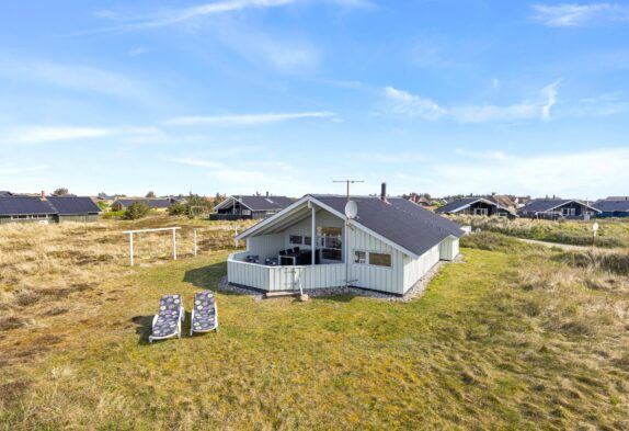 Hyggeligt feriehus med brændeovn, spa og lukket terrasse