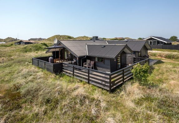 Hyggeligt 6-personers sommerhus i Haurvig med brændeovn