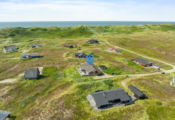 Schönes Ferienhaus mit Pool in Strandnähe