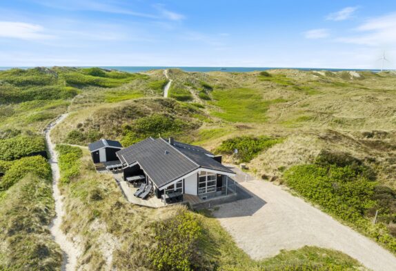 Skønt beliggende sommerhus med spa og sauna