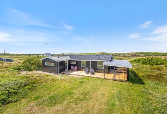 Hyggeligt sommerhus med brændeovn i Årgab