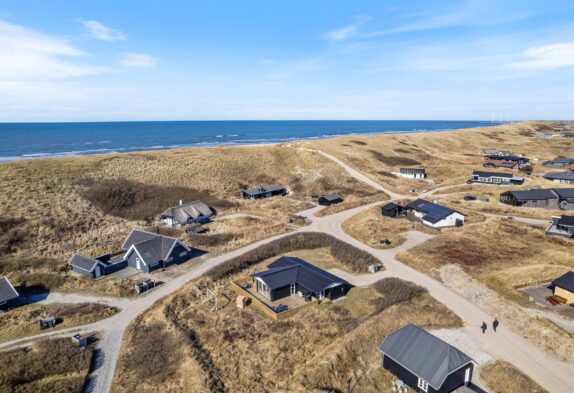 Skønt sommerhus med opvaskemaskine – 50 meter fra havet