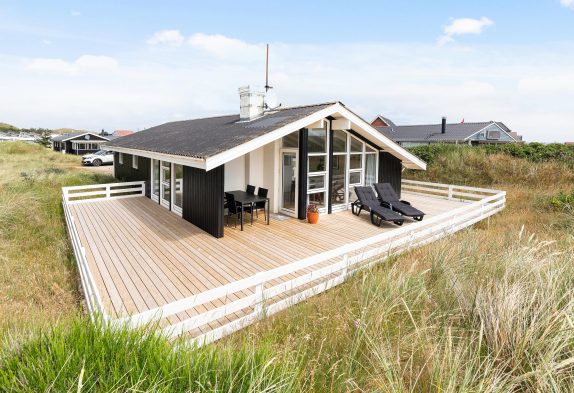 Ferienhaus mit Sauna und Terrasse dicht am Strand