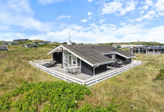 Renoveret sommerhus med sauna nær stranden og Hvide Sande