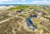 Strandnært sommerhus med spa og panoramaudsigt (billede 1)