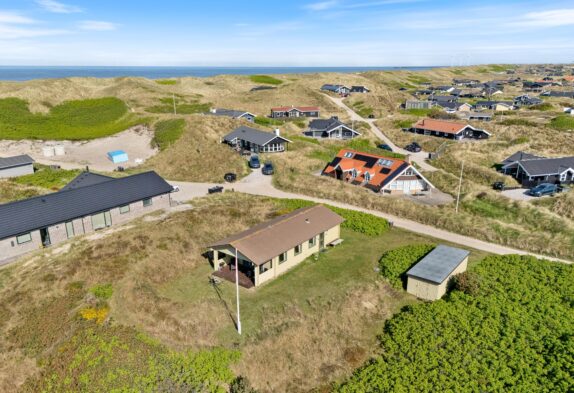 Charmerende sommerhus kun 100 meter fra Vesterhavet