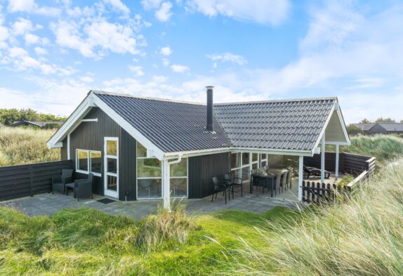 Renoveret sommerhus med spa, sauna og 200m til havet