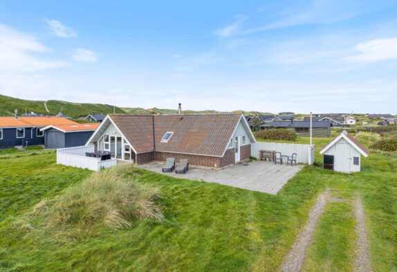 Strandnahes, klassisches Ferienhaus in Årgab