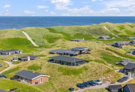 Hoch gelegenes Ferienhaus auf einer Düne mit Fjordblick