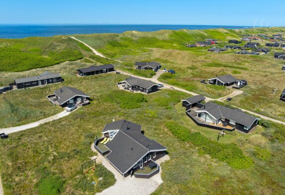 Moderne feriehus med sauna og spa kun 150m fra Vesterhavet