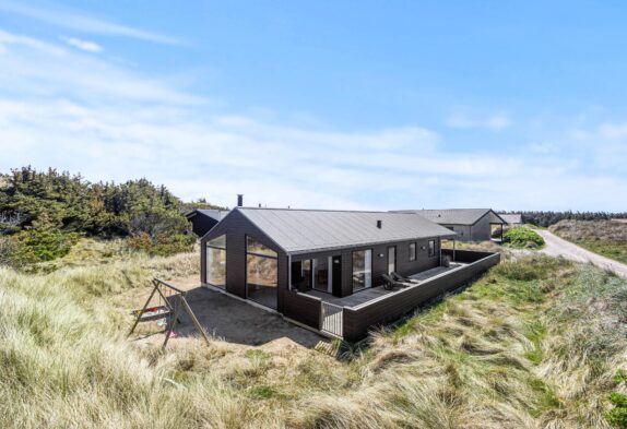 Moderne feriehus med sauna tæt på stranden