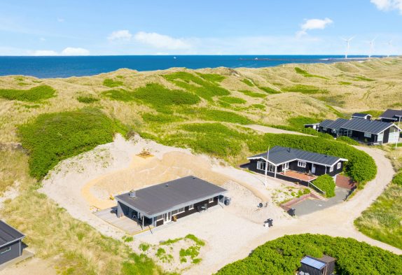 Strandnahes Sommerhaus mit Außenwhirlpool – Hund erlaubt