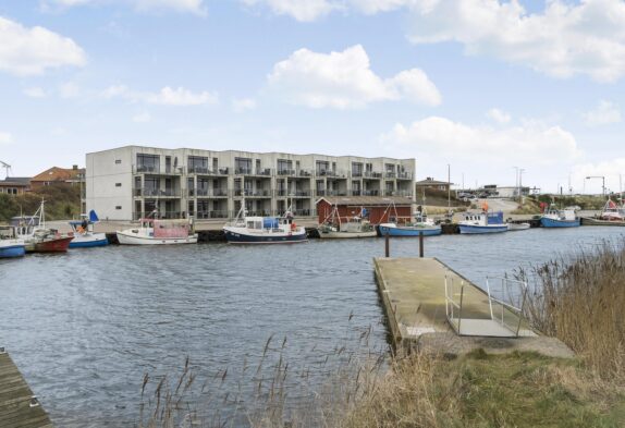 Dejlig ferielejlighed med udsigt udover havnen I Hvide Sande