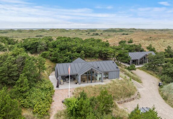 Luksusferiehus med panoramaudsigt over Hvide Sande og fjorden