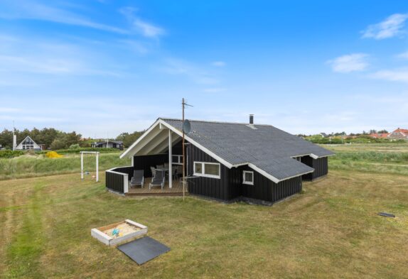 Schönes Ferienhaus in Nørre Lyngvig auf Rasengrundstück