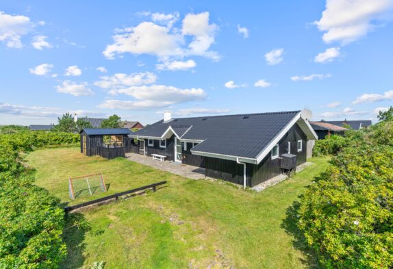 Gemütliches Ferienhaus nahe Lyngvig Fyr mit geschlossener Terrasse, Hunde erlaubt