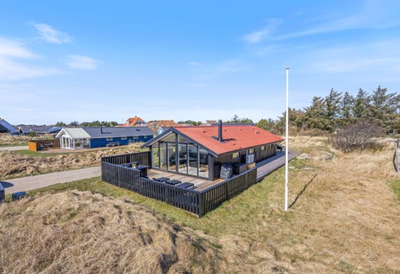 Dejligt feriehus i Nr. Lyngvig med brændeovn og lukket terrasse