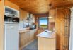 Hyggeligt sommerhus ved fjorden – panoramaudsigt og egen shelter (billede 3)