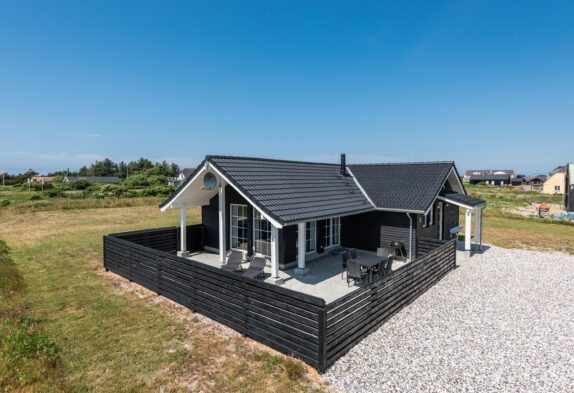 Holzhaus mit geschlossener Terrasse – nahe dem Fjord