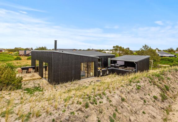 Modernes Ferienhaus von 2025 in Nr. Lyngvig mit Aktivitätsraum