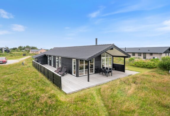 Schön eingerichtetes, helles Ferienhaus am Ringkøbing Fjord