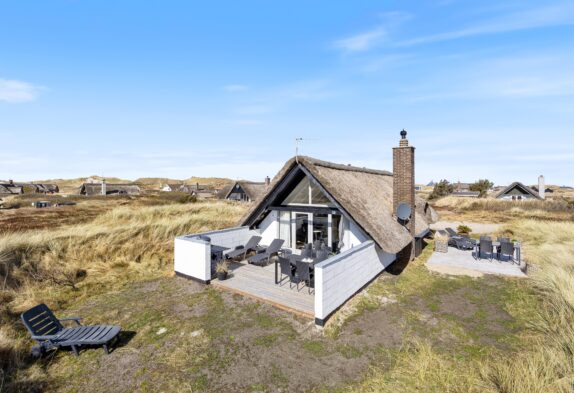 Bezauberndes Ferienhaus mit Reetdach & Sauna in Klegod