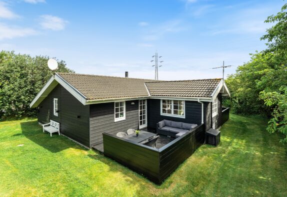 Familieferie i sommerhus på afskærmet grund i Klegod