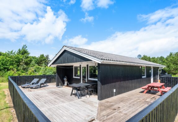 Moderne sommerhus i Klegod med stilren indretning