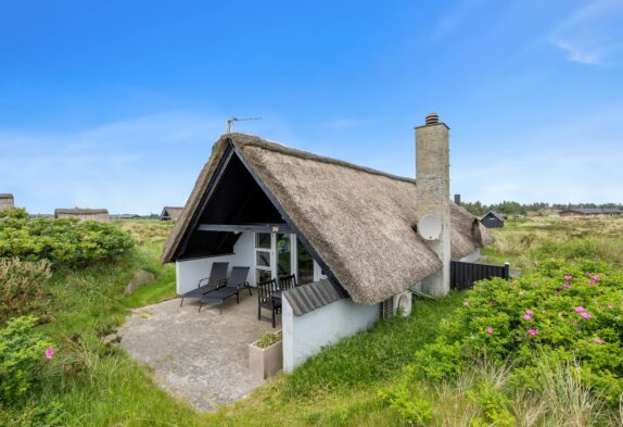 Traditionelles Sommerhaus mit Holzofen in Klegod