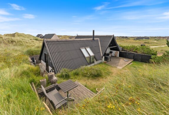 Charmerende sommerhus kun 350 meter fra stranden